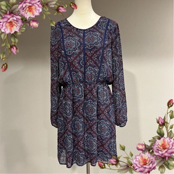 Bohemian style long sleeve dress with scoop neck - Picture 1 of 15